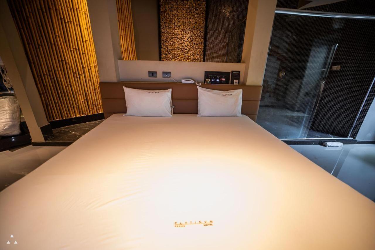 Motel Platinum Λοντρίνα Εξωτερικό φωτογραφία